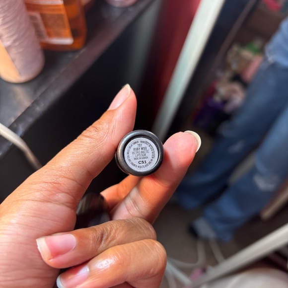 Mac lipstick in the shade “ruby woo” - Picture 4 of 5